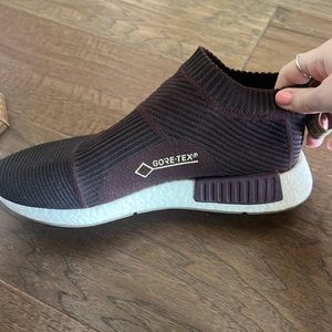 nmd adidas no lace maroon shoes like new